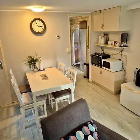 シャレー Cosy Veluwe With A Spacious Garden And Veranda