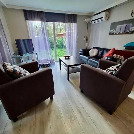 シャレー Cosy Veluwe With A Spacious Garden And Veranda *