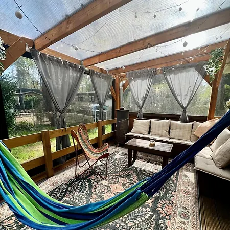 シャレー Cosy Veluwe With A Spacious Garden And Veranda