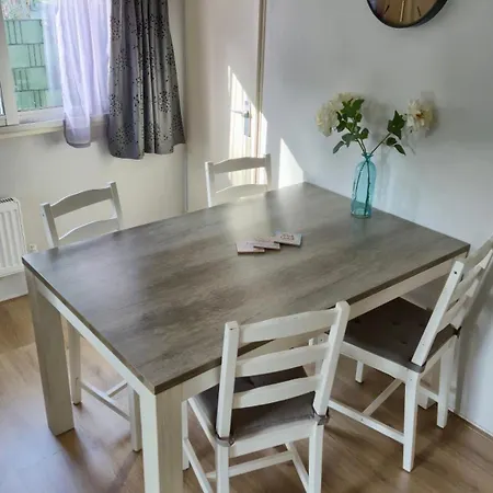 Chalet Cosy Chalet Veluwe With Airco, A Spacious Garden And Veranda
