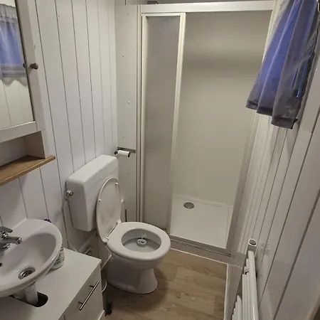 Chalet Cosy Chalet Veluwe With Airco, A Spacious Garden And Veranda *